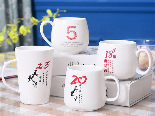 禮品杯打印機(jī)-禮品杯噴繪機(jī)(圖1) 禮品杯打印機(jī)-禮品杯噴繪機(jī)(圖1)